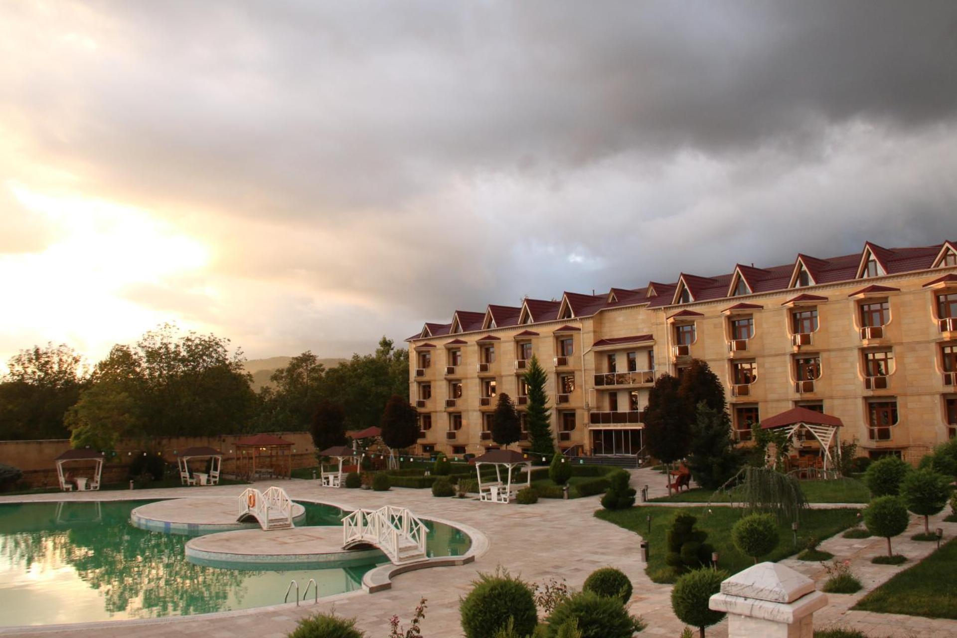 Gabala Yeddi Gozel Hotel Exteriör bild