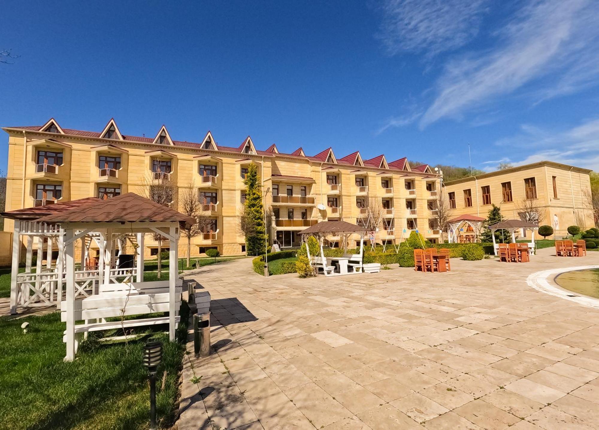 Gabala Yeddi Gozel Hotel Exteriör bild